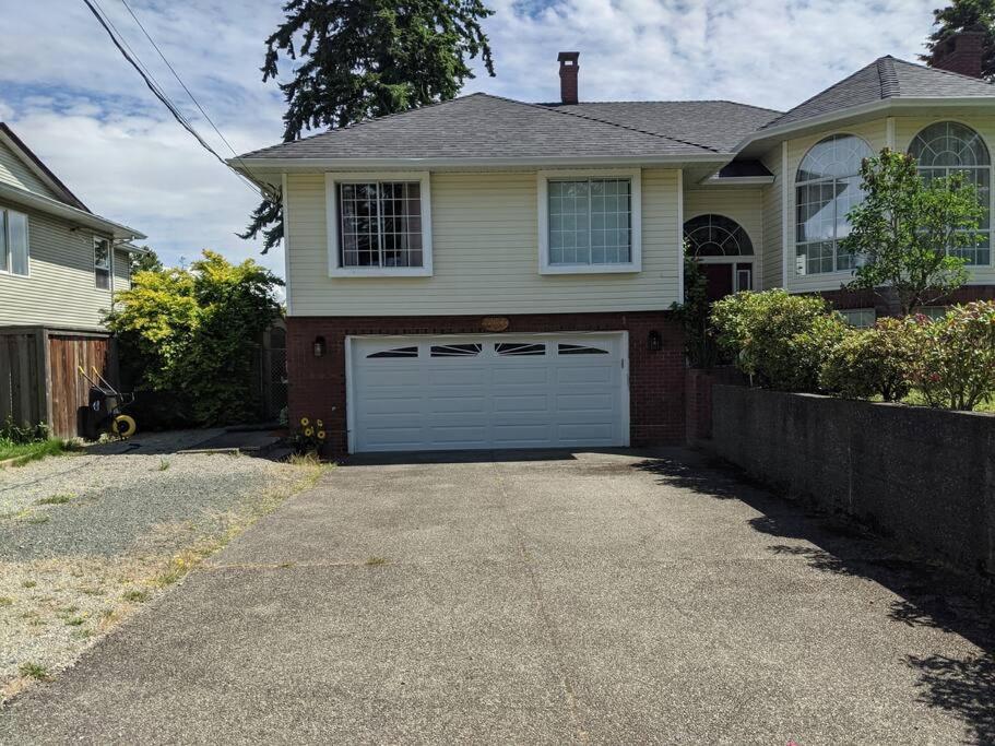 Bright Modern 1Br Suite In Sooke Village Core Exterior photo